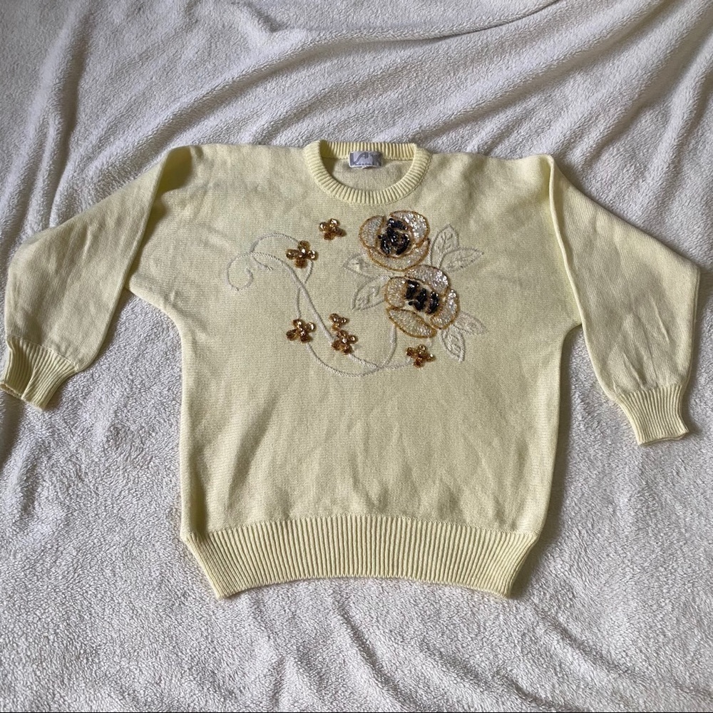 𝅺VINTAGE Cream floral beaded Dolman sleeve sweater​​​​​​